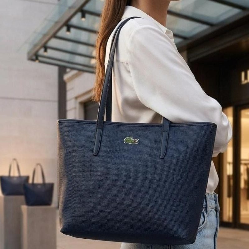 Sac à main femme en bleu marine, design structuré et finition élégante